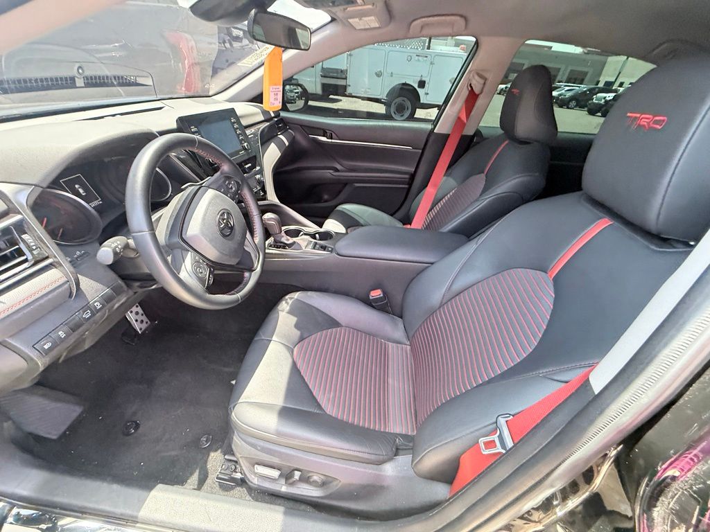 View vehicle photo 7