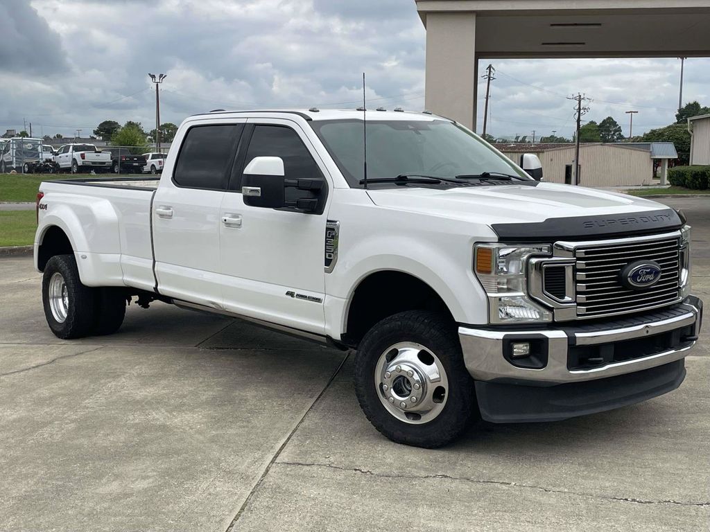 White Metallic 2022 Ford F-350 Super Duty Pickup Truck Four-Wheel Drive Automatic