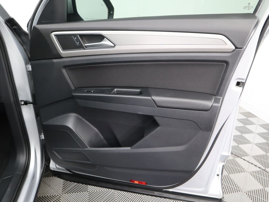 2019 Volkswagen Atlas S 26