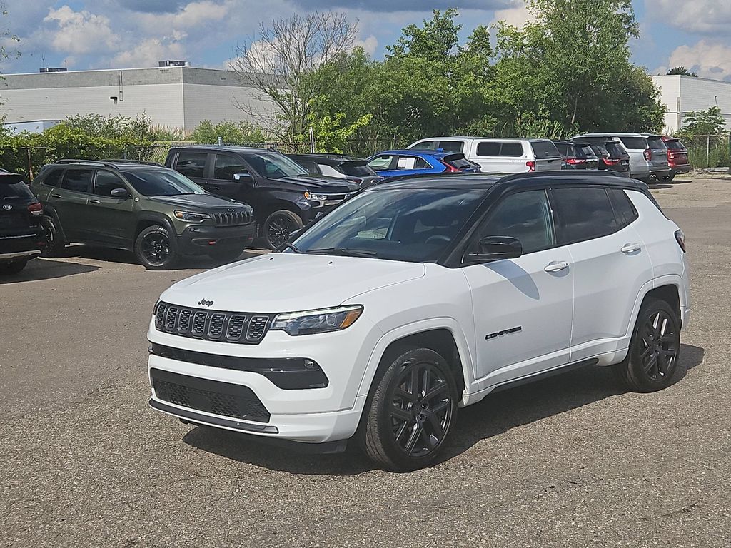 Bright White Clearcoat 2024 Jeep Compass SUV / Crossover Four-Wheel Drive 8-Speed Automatic