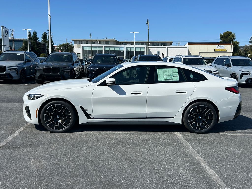Thumbnail: 2026 BMW 4 Series - 2