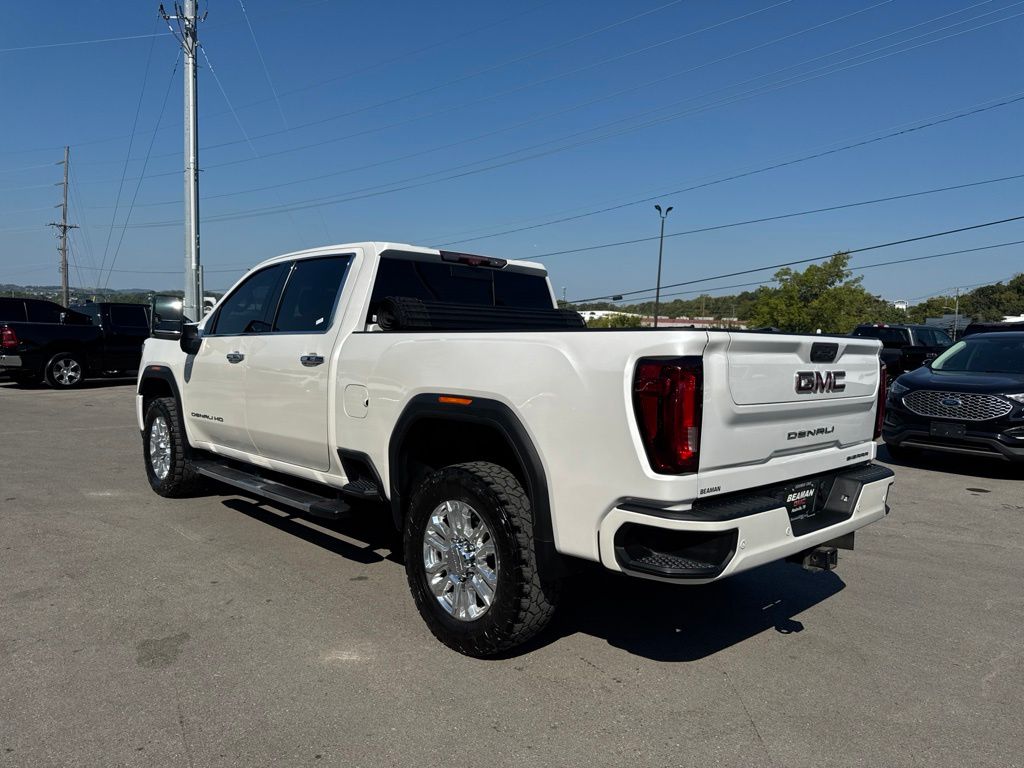 Used 2022 White GMC Denali image 5