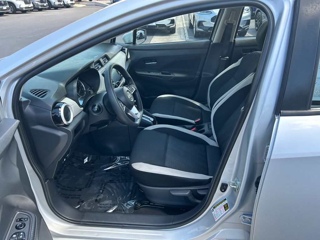 2021 Nissan Versa 1.6 SV 9