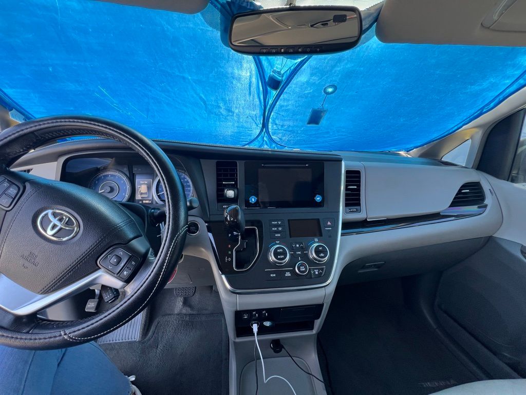 2016 Toyota Sienna XLE 20