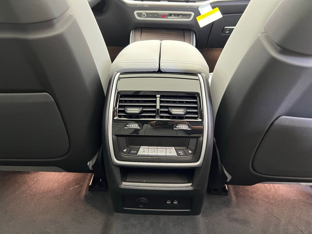 Thumbnail: 2026 BMW X5 - 9