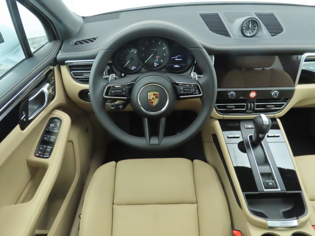 Thumbnail: 2025 Porsche Macan - 13