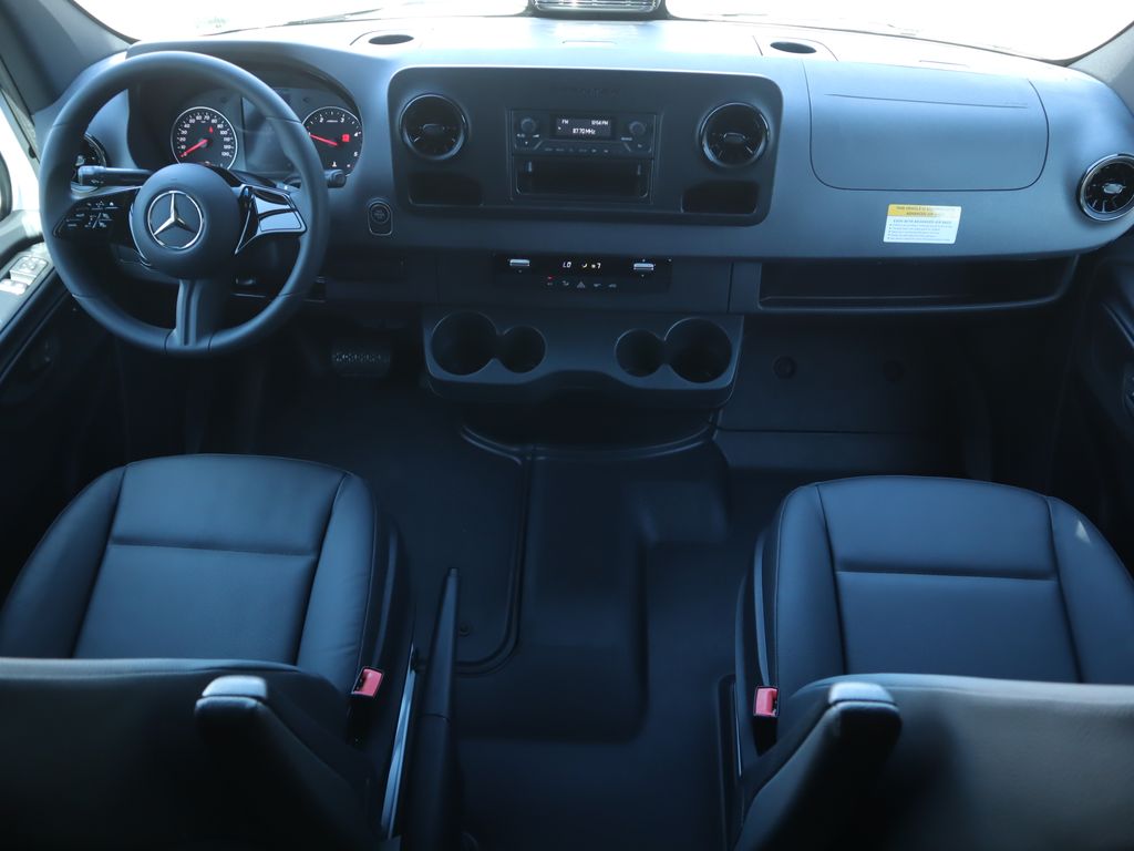 Thumbnail: 2025 Mercedes-Benz Sprinter - 13