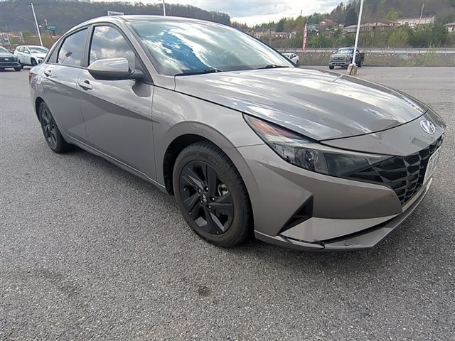 Fluid Metal 2023 Hyundai Elantra SEL FWD Sedan Front-Wheel Drive Continuously Variable Transmission