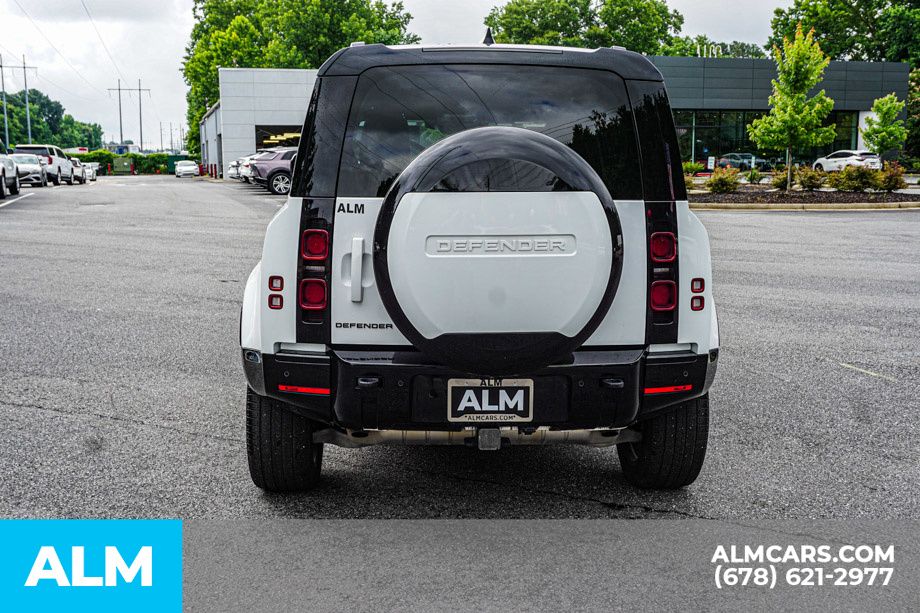 Used 2024 White Land Rover X-Dynamic SE image 10