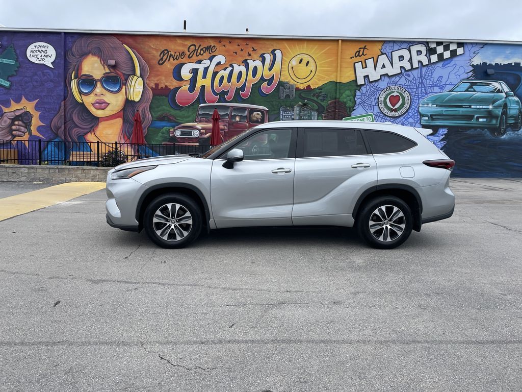 Used 2024 Toyota Highlander SUV