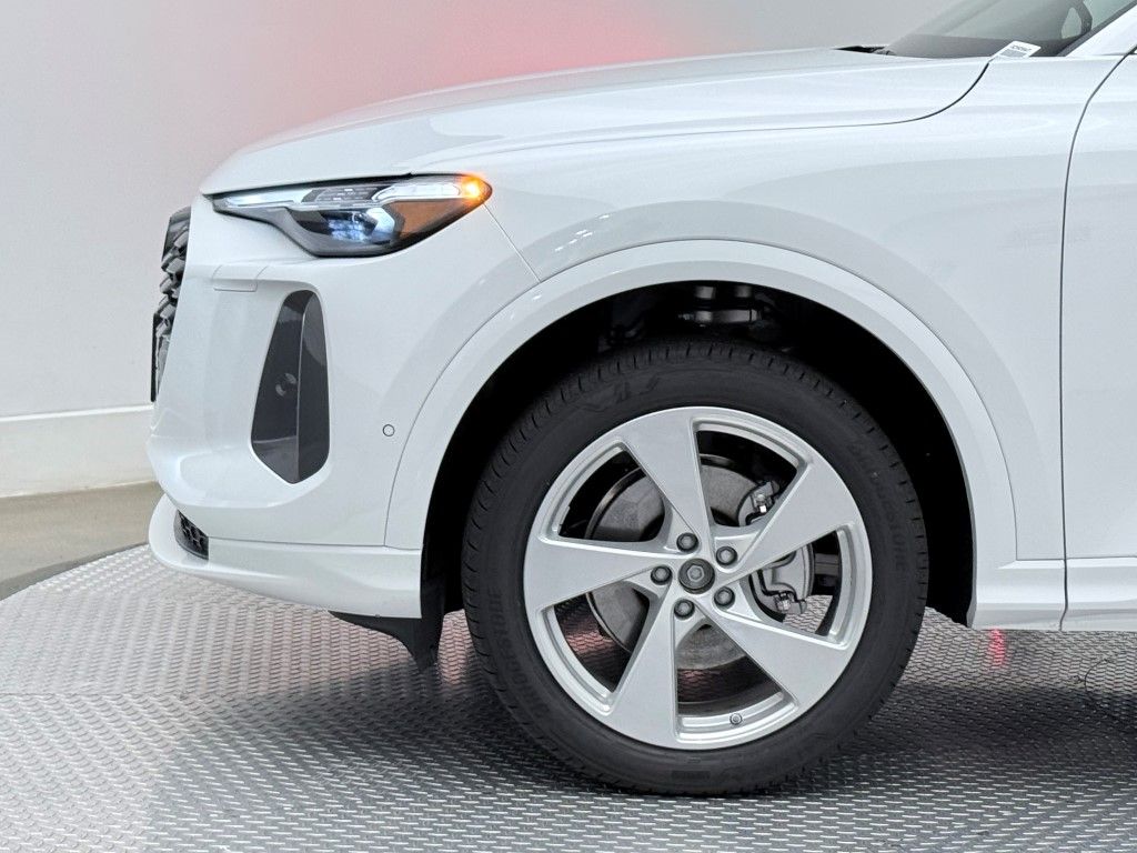 Thumbnail: 2025 Audi Q5 - 8