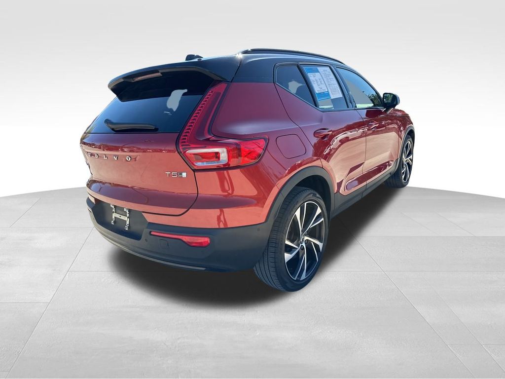 2021 Volvo XC40 R-Design 9