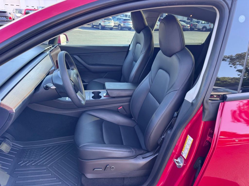 TeslaModel Y17