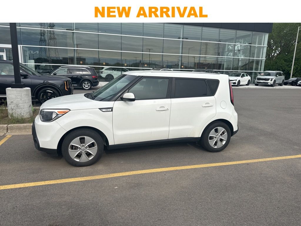 Clear White 2016 Kia Soul Base Wagon Front-Wheel Drive 6-Speed Automatic