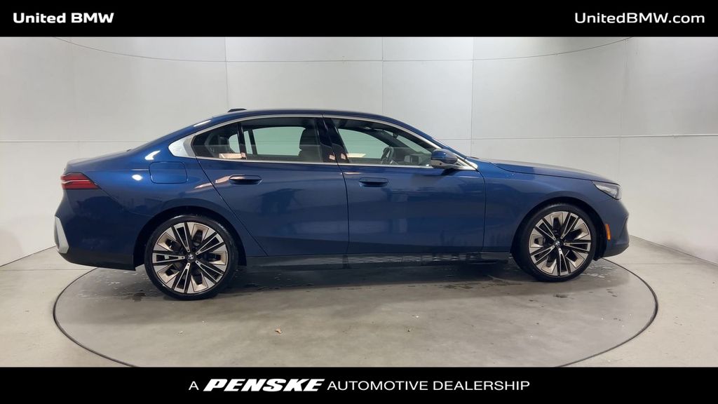 Thumbnail: 2024 BMW 5 Series - 9