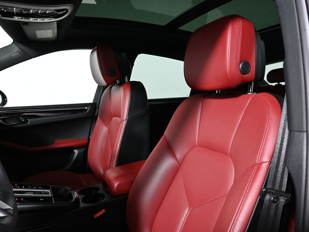 Thumbnail: 2026 Porsche Macan - 15