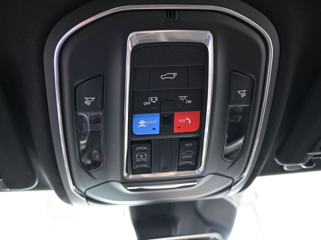 New 2026 Baltic Gray Metallic Clearcoat Jeep Laredo image 24