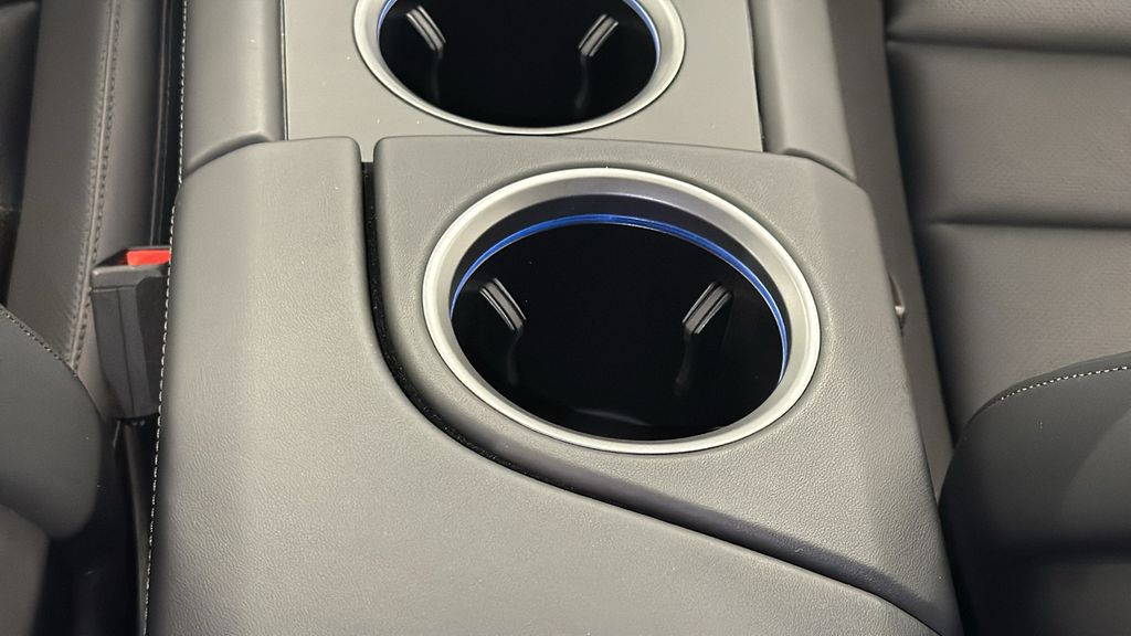 Thumbnail: 2025 Porsche Taycan - 31