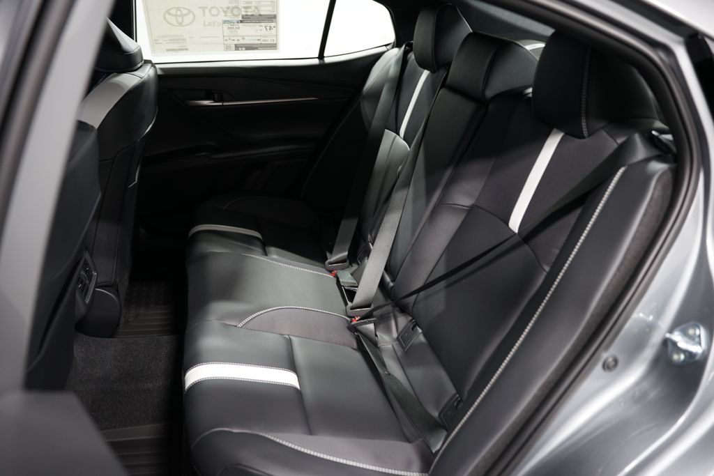 2025 Toyota Camry SE 30