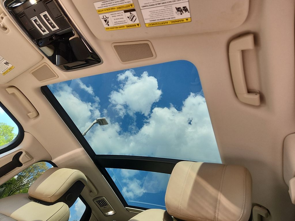 Thumbnail: 2020 Land Rover Range Rover Sport - 14