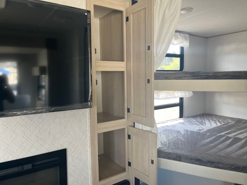 2025 White Prime Time Avenger 27DBS Travel Trailer