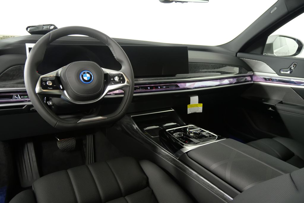 Thumbnail: 2025 BMW i7 - 17