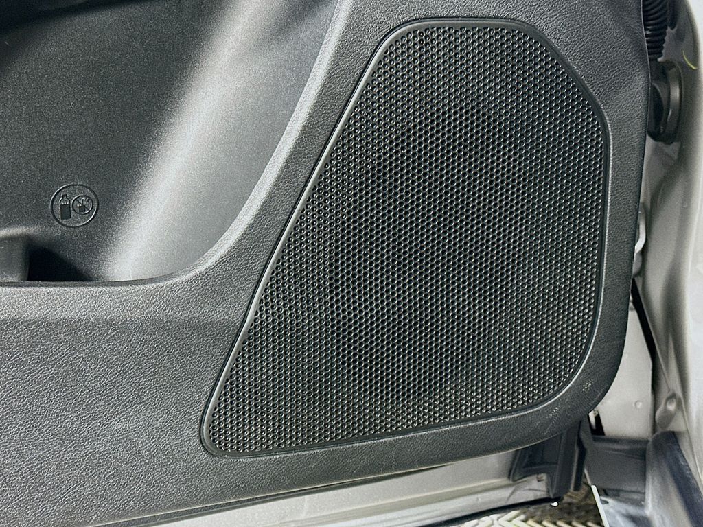 Thumbnail: 2019 Jeep Cherokee - 18