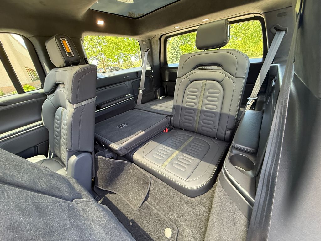 Rivian R1S