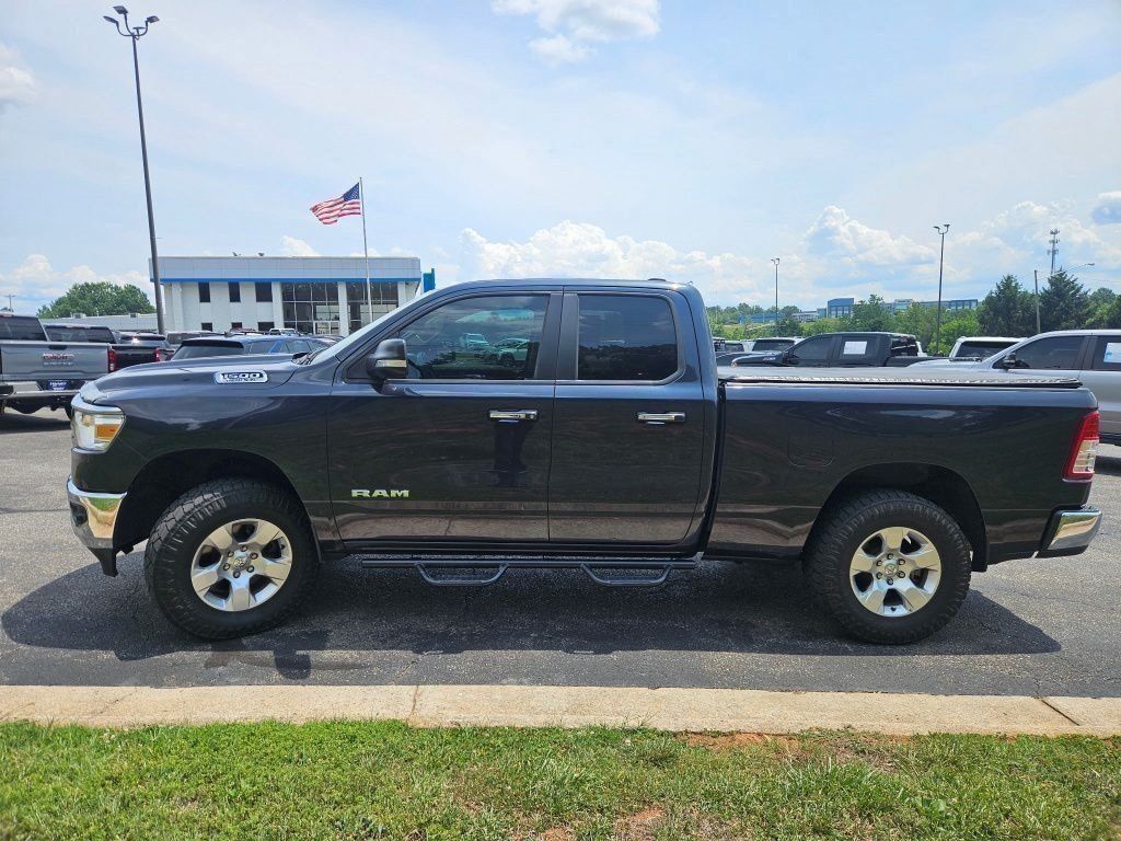 View vehicle photo 4