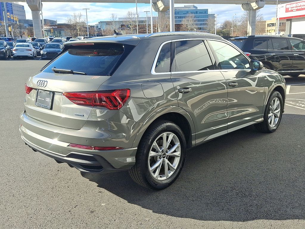 Thumbnail: 2023 Audi Q3 - 4