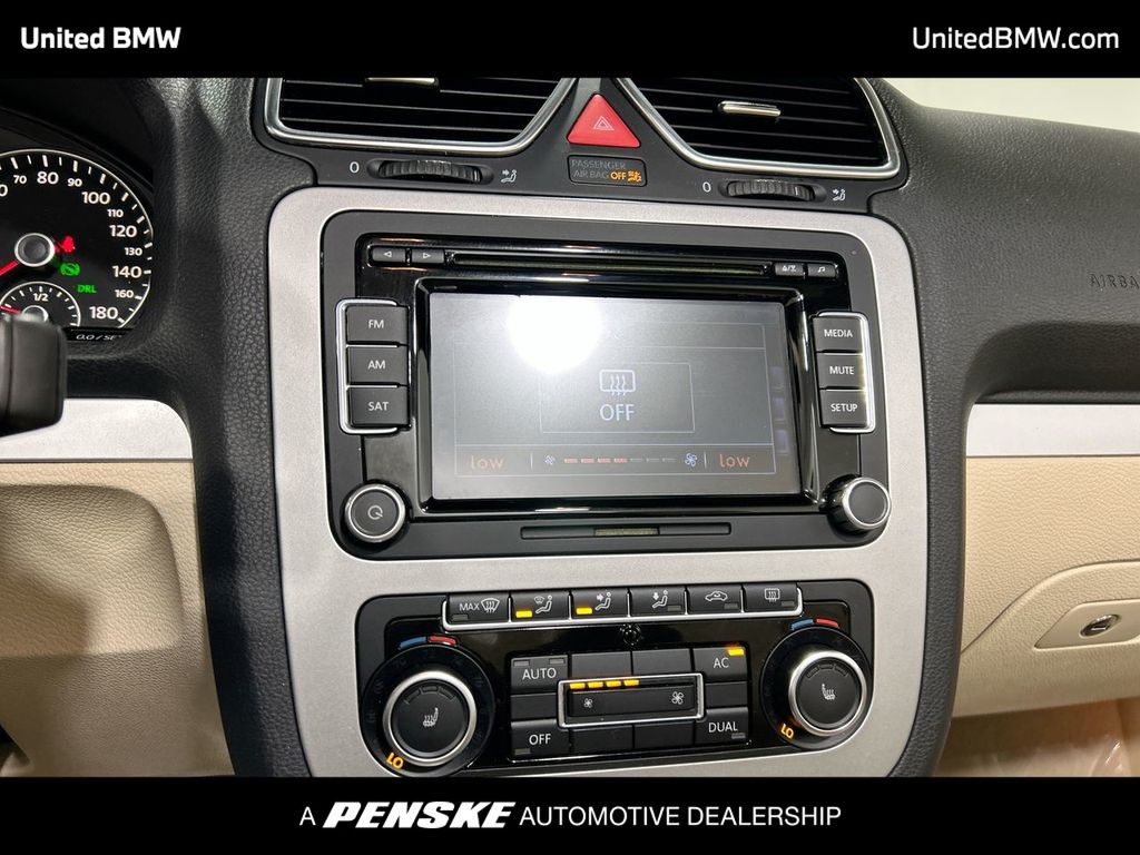 Thumbnail: 2012 Volkswagen Eos - 17