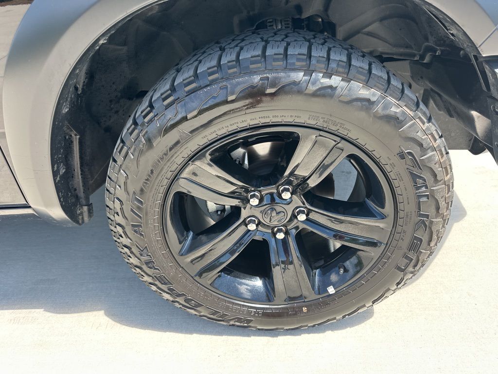 2024 Diamond Black Crystal Pearlcoat Ram 1500 Classic Warlock RWD Truck