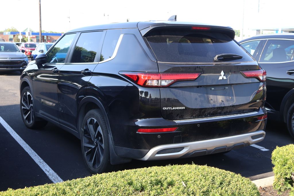 Thumbnail: 2023 Mitsubishi Outlander - 10