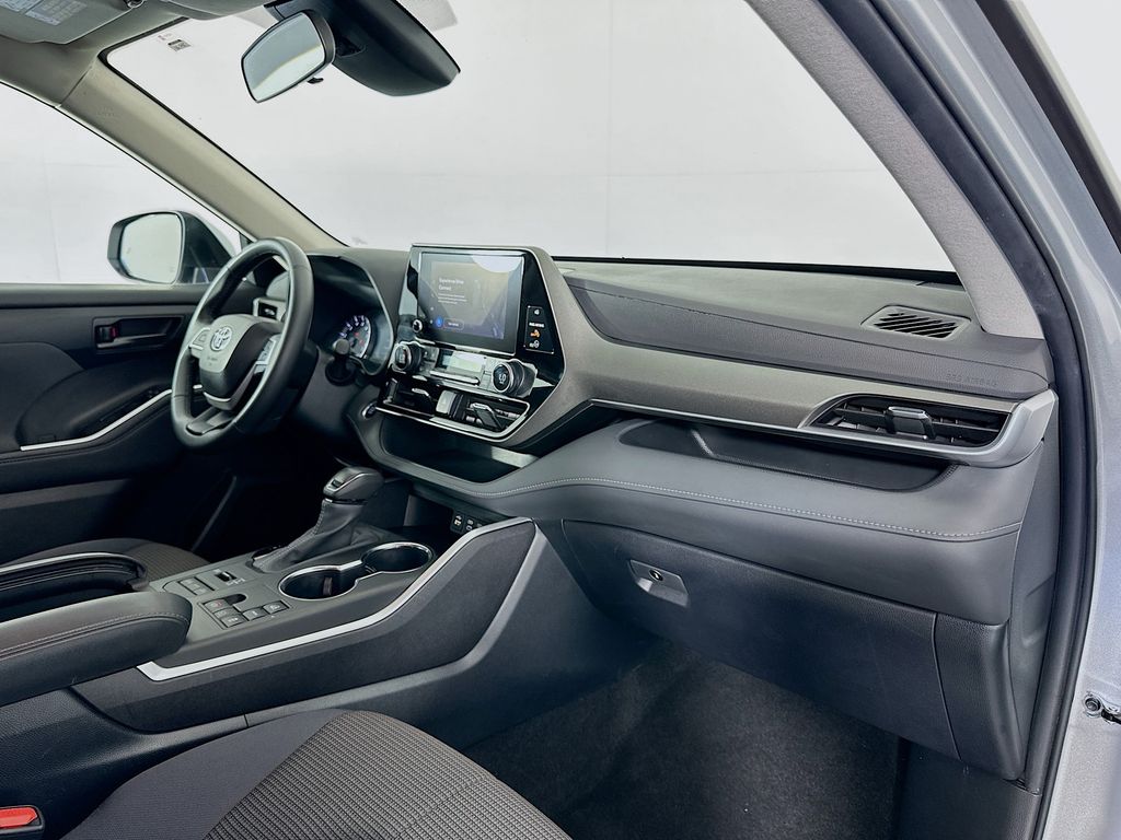 Thumbnail: 2024 Toyota Highlander - 29