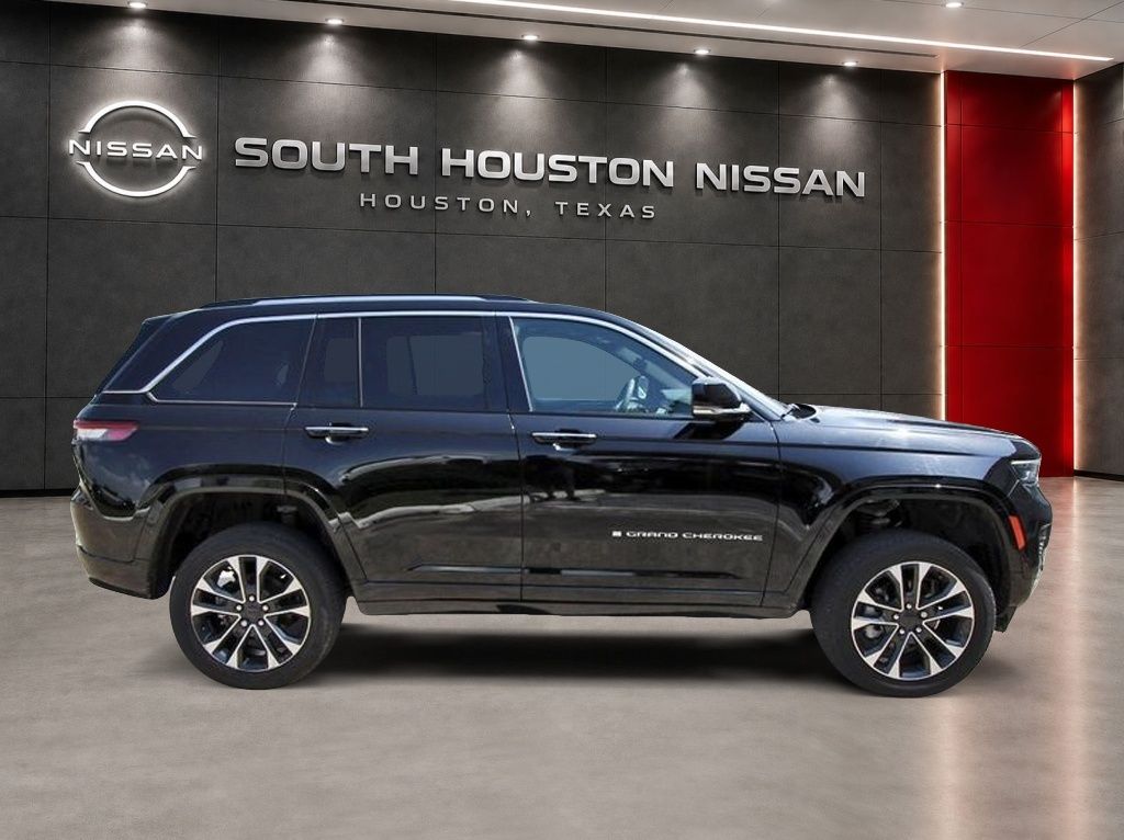 2023 Jeep Grand Cherokee Overland - 4