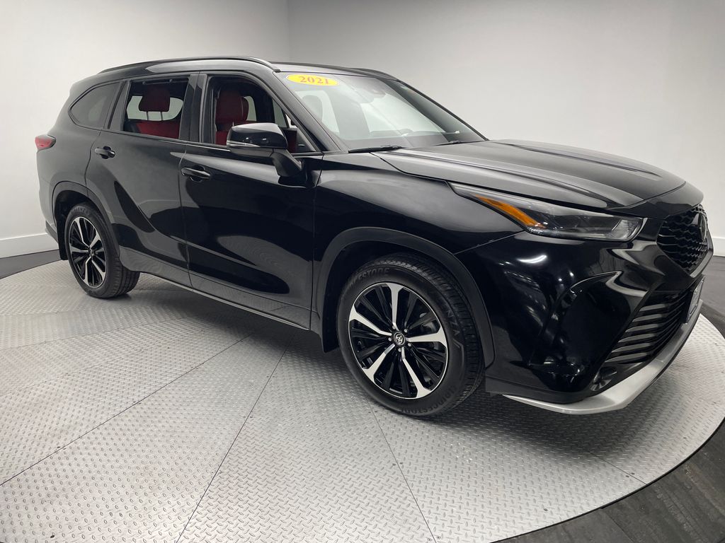 Thumbnail: 2021 Toyota Highlander - 3