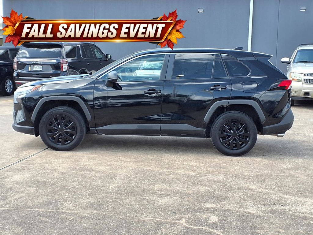2023 Toyota RAV4 LE - 4
