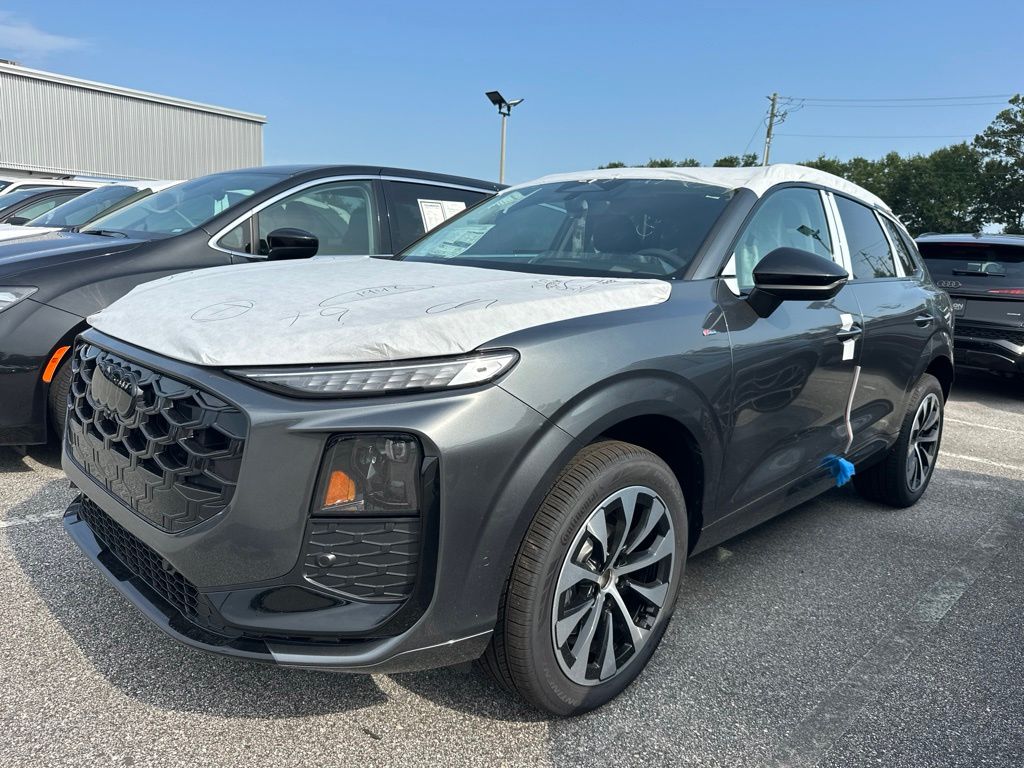 Daytona Gray Pearl Effect 2026 Audi Q3 SUV / Crossover All-Wheel Drive 7-Speed Automatic