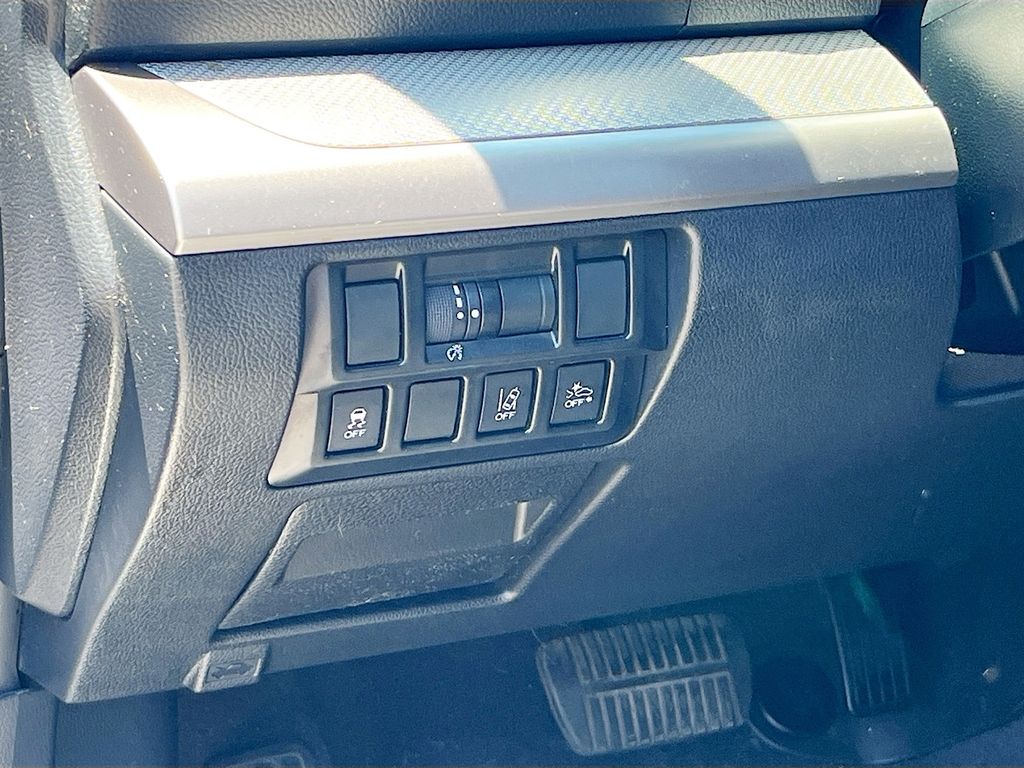 Used 2019 Silver Subaru 2.5i image 10