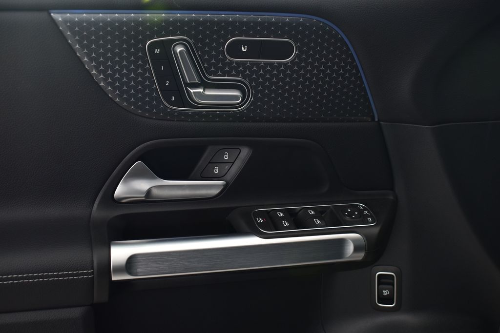 Thumbnail: 2025 Mercedes-Benz GLB - 13