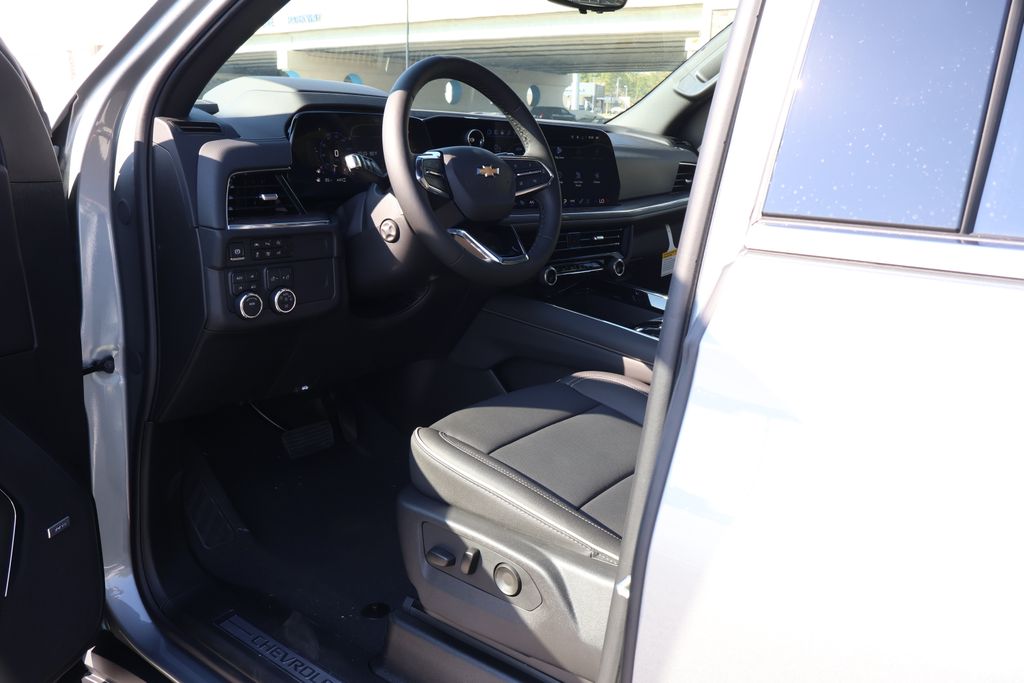 Thumbnail: 2025 Chevrolet Suburban - 14