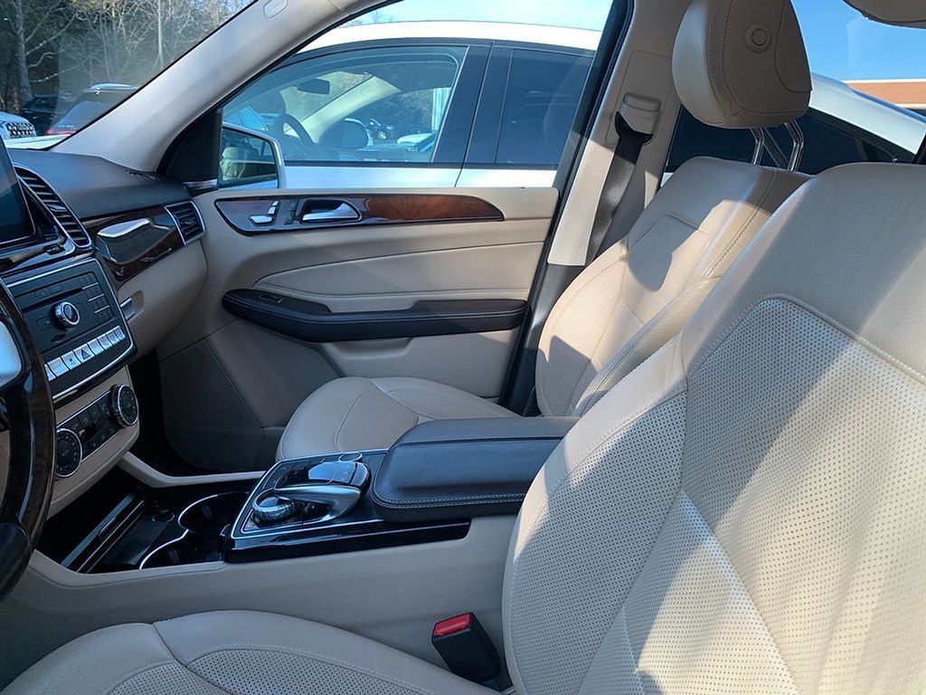 Thumbnail: 2016 Mercedes-Benz GLE - 4