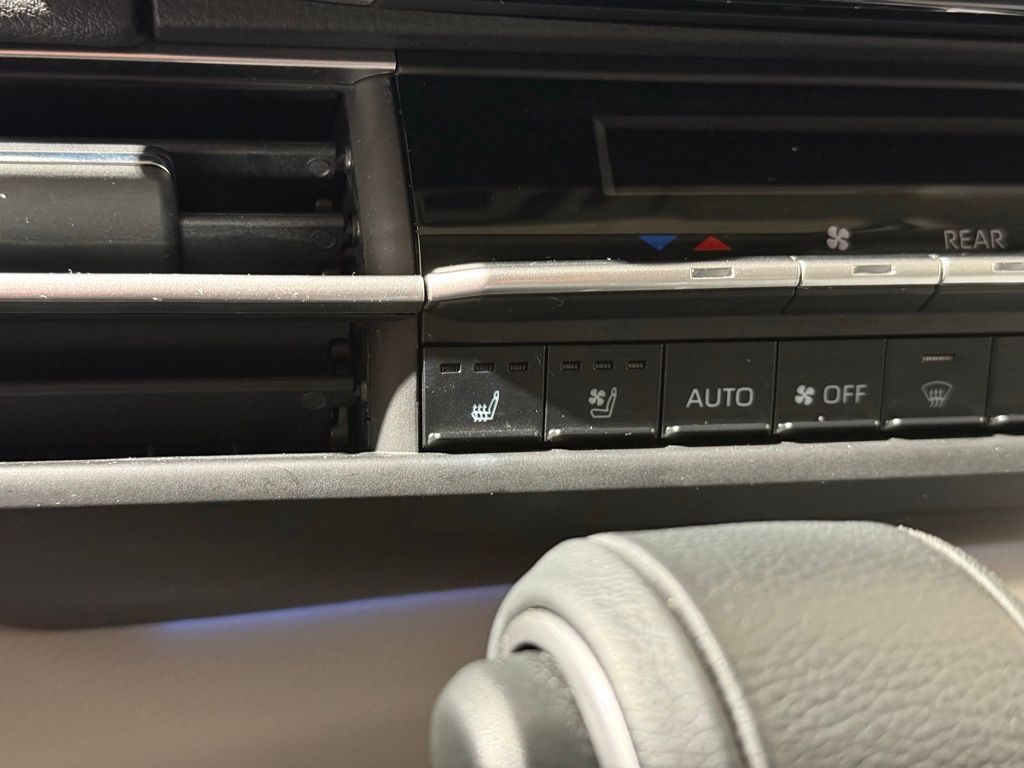 Thumbnail: 2024 Toyota Sienna - 32