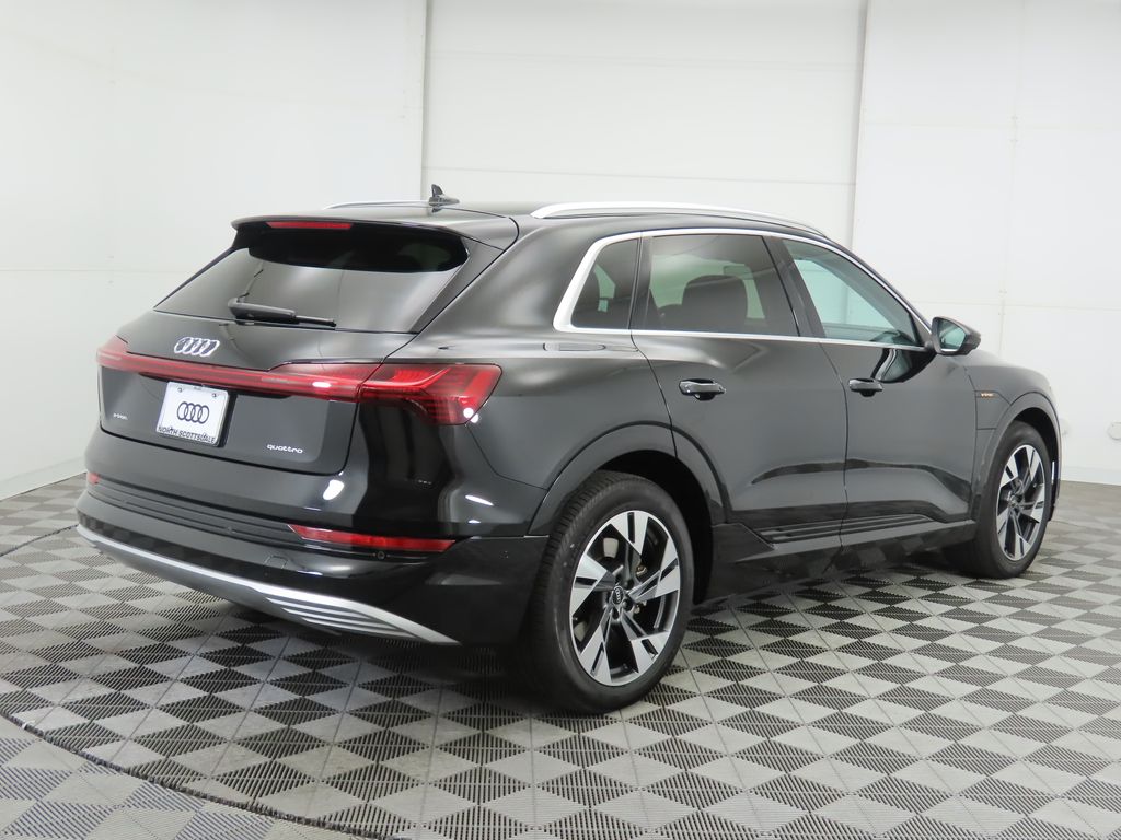 2022 Audi e-tron Premium Plus 5