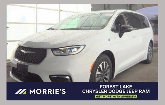 2024 Chrysler Pacifica Hybrid's photo