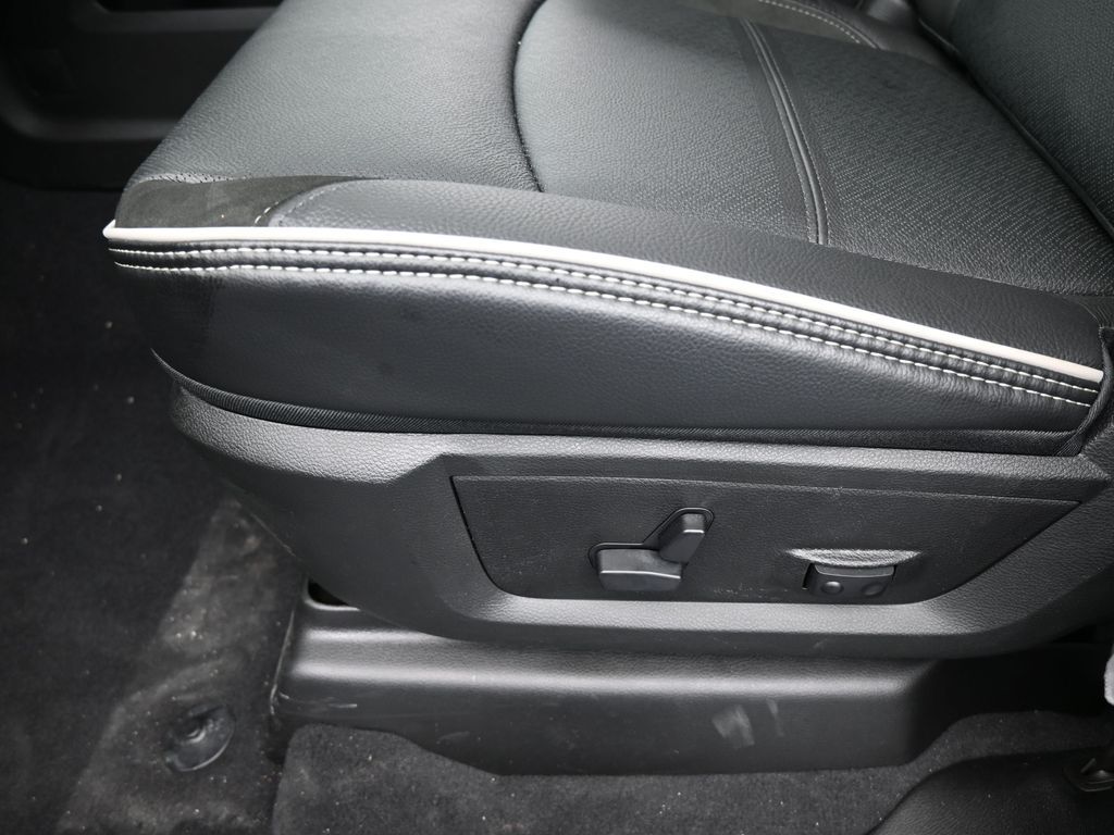 New 2026 Diamond Black Crystal Pearlcoat Ram Laramie image 16