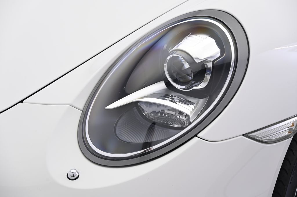 Thumbnail: 2012 Porsche 911 - 13