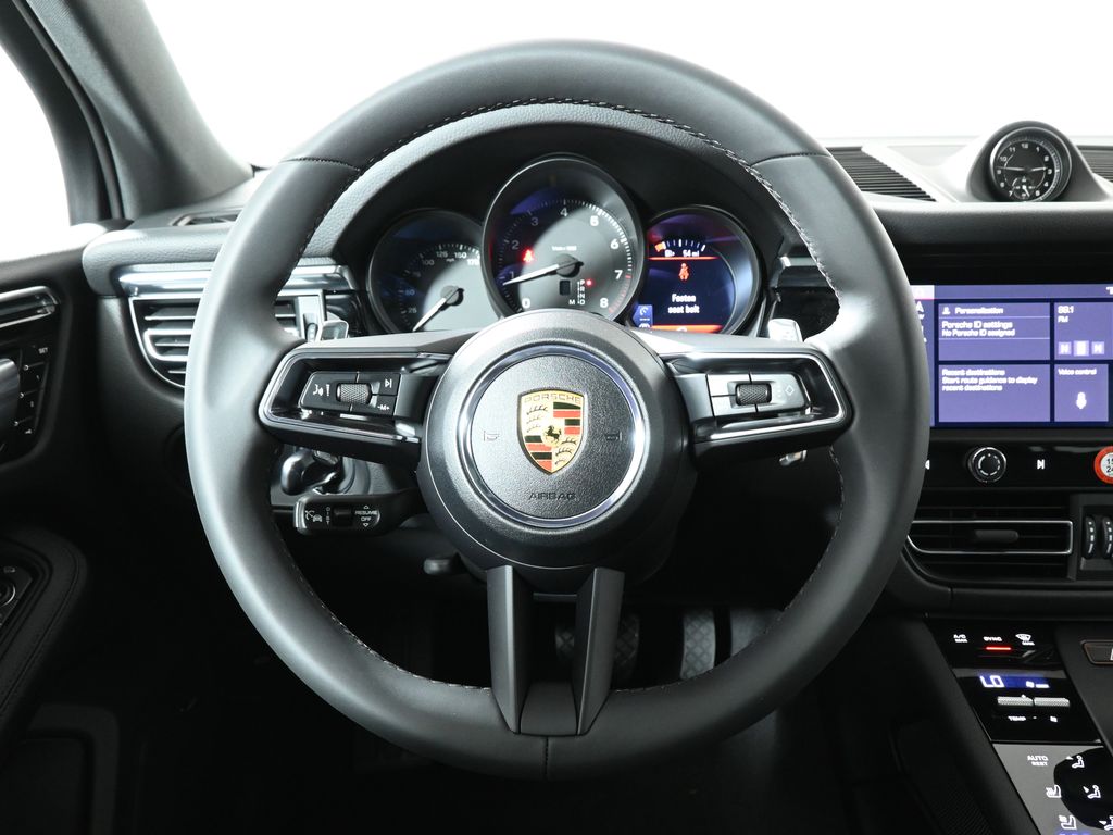 Thumbnail: 2025 Porsche Macan - 19
