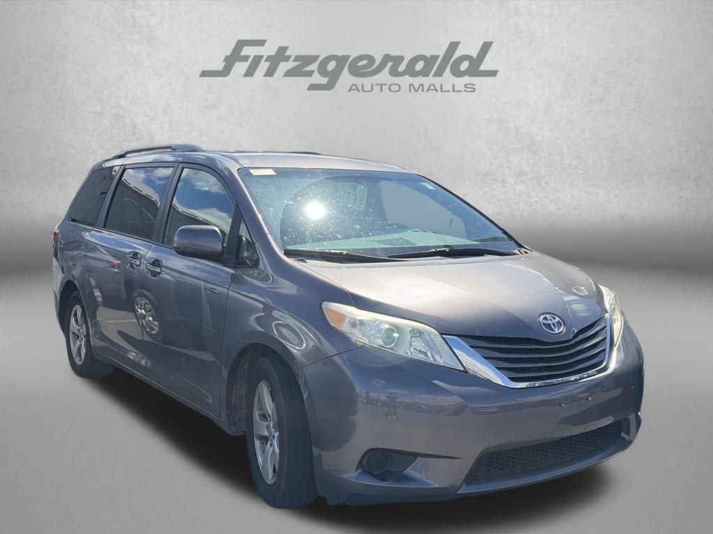 2017 Toyota Sienna LE 7-Passenger Auto Access Seat FWD