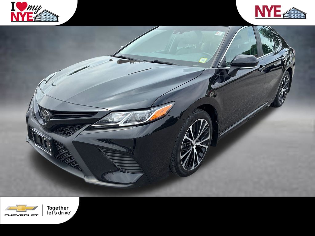 Midnight Black Metallic 2018 Toyota Camry Sedan Front-Wheel Drive 8-Speed Automatic